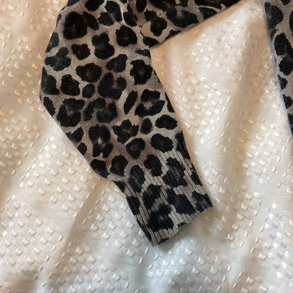 🌸St Johns Bay animal print button up cardigan - Picture 4 of 10